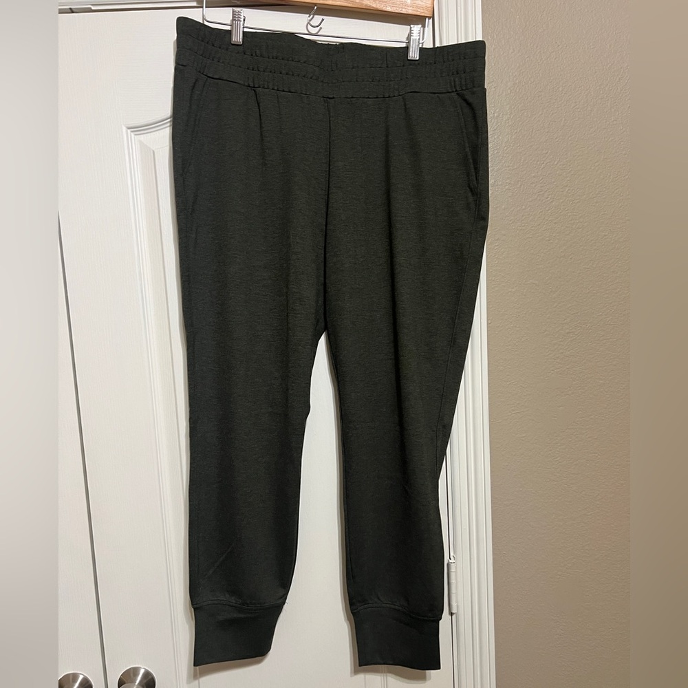 NEW Cabi Olive Pivot Jogger Pants